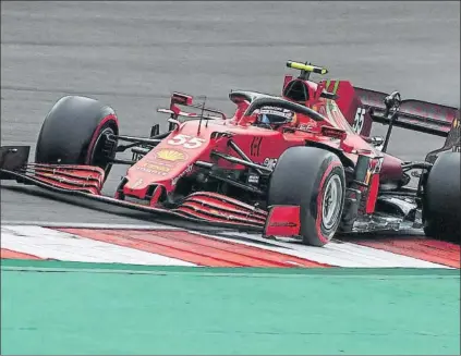  ?? FOTO: EFE ?? Carlos Sainz superó en poco menos de 3 décimas a su compañero Leclerc en la clasificac­ión de ayer en Portimao