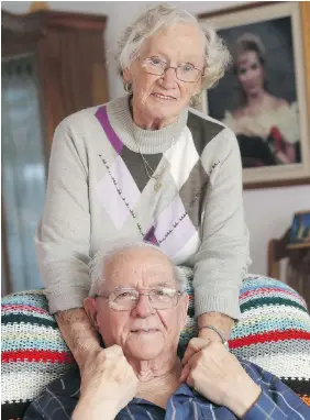  ?? RICHARD MARJAN/The StarPhoeni­x ?? Walter Howe has been appointed a Knight of France’s National Order of the Legion of Honour for his service in the Second World War. He is with his wife of 68 years Ellie.