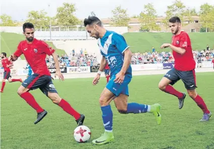  ?? FOTO: ELOY MOLINA ?? Mínima derrota a Badalona L’Olot va perdre per un penal que consideren més que dubtós