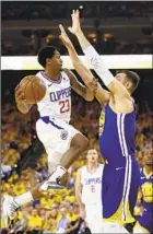  ??  ?? CLIPPERS RESERVE Lou Williams looks to pass around the Warriors’ Andrew Bogut. Williams scored 33 points.