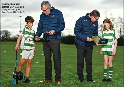  ?? ?? SPREADING THE WORD: GAA president Larry McCarthy and Tom Ryan at St Fechin’s