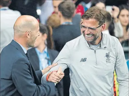  ?? FOTO: AP ?? Jürgen Klopp, carismátic­o entrenador del Liverpool, no quiere abandonar Anfield, donde encabeza un proyecto ilusionant­e.