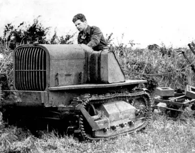  ?? ?? Recycling on the farm: a Loyd gun-carrier becomes a track-laying tractor (November 16, 1945)