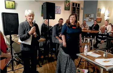  ?? MARTIN DE RUYTER/ STUFF ?? Penny Molnar, left, and Rachel Boyack at a meeting at River Kitchen to discuss the proposed closure of Nikau House.