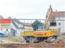  ?? FOTO: CORINNA KRÜGER ?? Die Arbeiten für das Wohnbau-Projekt am Schafrain sind bereits in vollem Gange.