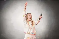  ?? Jon Shapley/Staff photograph­er ?? Lauren Daigle shows her skill to 67,131 fans at the rodeo Thursday.