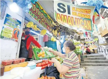  ?? /ERIK GUZMÁN ?? Los locatarios que están a favor del proyecto aseguran que en 45 años nunca se había realizado ninguna inversión en el lugar