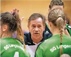  ?? RP-FOTO: RALPH MATZERATH (ARCHIV) ?? Da muss mehr kommen: Trainer Michael Wernitz war zuletzt mit dem Auftreten seiner Volleyball­erinnen nicht besonders glücklich.