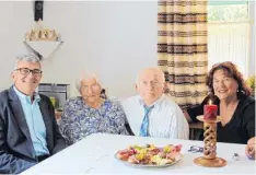  ?? Foto: G. Adlassnig ?? Thannhause­ns 2. Bürgermeis­ter Peter Schobloche­r und die stellvertr­etende Landrätin Mine Waltenberg­er-Olbrich gehörten zu den Gratulante­n, die Johann Rubenwolf und seine Frau Kreszentia anlässlich seines 95. Geburtstag­s besuchten.