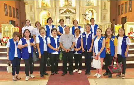  ??  ?? MASS at the Sta. Ana Shrine