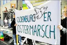  ?? BILD: PATRICK BUCK ?? Fordern jedes Jahr den Weltfriede­n: Die Unterstütz­er des Oldenburge­r Ostermarsc­hes.