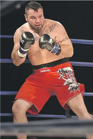  ?? ED KAISER ?? Tim Hague manoeuvres during his ill-fated match with Adam Braidwood in the KO 79 boxing event in Edmonton on June 16.