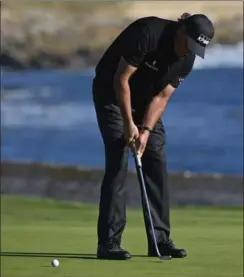 ?? JOSE CARLOS FAJARDO, BAY AREA NEWS GROUP ?? Phil Mickelson fails to sink a birdie to force a playoff with Vaughn Taylor on the 18th hole during the final round of the AT&T Pebble Beach Pro-Am Sunday.
