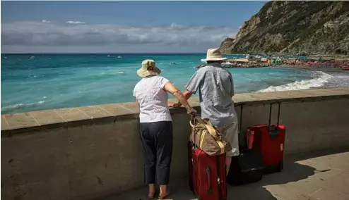  ?? ?? Rentner in Spanien können dank einer Initiative der Regierung kostengüns­tig Urlaub machen