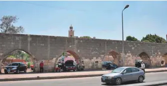  ??  ?? The medieval aqueduct in Cairo was constructe­d during the 12th century.