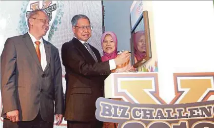  ?? PIC BY NIK HARIFF HASSAN ?? Internatio­nal Trade and Industry Minister Datuk Seri Mustapa Mohamed launching the SME Bank’s Y-Biz Challenge in Kuala Lumpur yesterday.