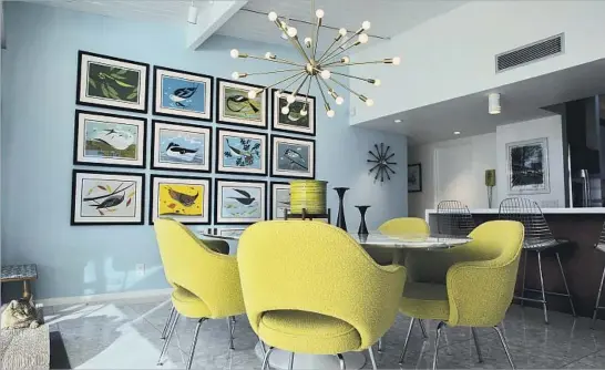  ?? Photograph­s by Gina Ferazzi Los Angeles Times ?? A SPUTNIK chandelier and silk screens of birds by Charley Harper decorate the dining room in Keith Zabel and Randy Shemaitis’ renovated home in Palm Springs.