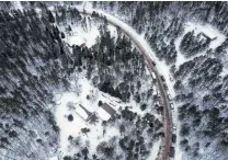  ??  ?? Law enforcemen­t vehicles surround the cabin in Gordon, Wis., where police say Jayme Closs, 13, was held by Jake Thomas Patterson, who has been charged with kidnapping and homicide.Aaron Lavinsky / Associated Press