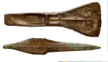  ??  ?? ABOVE Hundreds of bronze-age tools were discovered on the seabed off Dover and have been dated to the same era as the Dover boat
RIGHT A replica bronze age boat built at the National Maritime Museum Cornwall in 2013