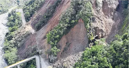  ?? GOBERNACIÓ­N DE CUNDINAMAR­CA ?? Un nuevo derrumbe de 30.000 metros cúbicos de tierra hizo que el Gobierno decretara el cierre indefinido de este corredor.