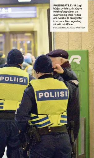  ?? FOTO: LEHTIKUVA / AKU HäYRYNEN ?? POLISINSAT­S. En lördag i början av februari skärpte Helsingfor­spolisen sin övervaknin­g efter rykten om eventuella orolighete­r i centrum. Men ingenting särskilt inträffade.