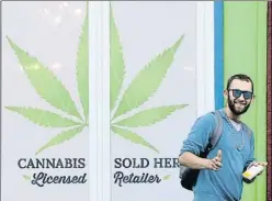  ?? CHRIS WATTIE / REUTERS ?? Una de las tiendas canadiense­s de venta de cannabis