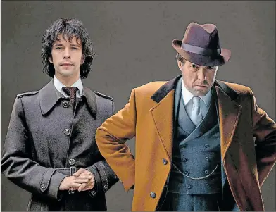  ?? SOPHIE MUTEVELIAN
FOTO: RAY BURMISTON AND ?? MINISERIE. Ben Whishaw som Norman Scott och Hugh Grant som Jeremy Thorpe.