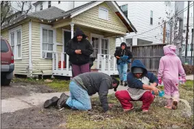  ?? PHOTOS BY CALLAGHAN O’HARE/ THE WASHINGTON POST Eduardo Guerrero and Isabel ??