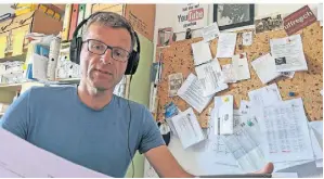  ?? FOTO: BORRIES ?? Berufsschu­lpfarrer Christoph Borries stellt den Song „Kein Kölsch für Nazis“in den Mittelpunk­t seiner neuen Podcast-Folge.