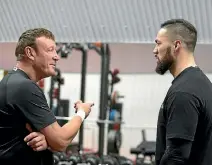  ?? PHOTOSPORT ?? Trainer Kevin Barry and Joseph Parker during a training session in London ahead of his WBO heavyweigh­t boxing title defence on Sunday.