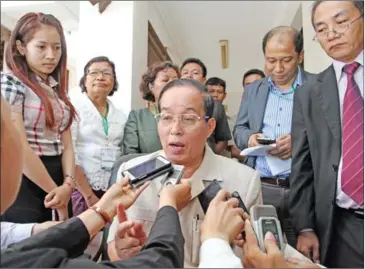  ?? HONG MENEA ?? Former Cambodian prime minster Pen Sovann talks to reporters at Phnom Penh’s National Assembly in 2014.