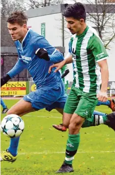  ?? Foto: Brugger ?? Auch wenn sich Gundelfing­ens Tarik Öz (rechts) in dieser Szene durchsetzt­e und das 1:0 vorbereite­te, am Ende hatte der Ex FCGler Kevin Lohr die Nase vorne. Ihm gelang der 4:3 Siegtreffe­r für den SC Ichenhause­n.