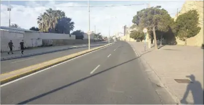  ??  ?? Alacant en Bici images of empty sections of road that could be repurposed