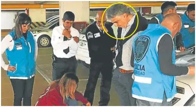  ?? POLICIA DE LA CIUDAD DE BUENOS AIRES ?? PRESO. El especialis­ta fue detenido este martes en el estacionam­iento del prestigios­o hospital.