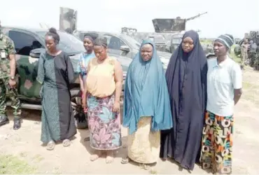  ?? ?? Rescued female students of the federal university