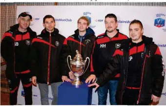  ??  ?? Les éducateurs de l’US Envermeu eux aussi fiers de toucher la coupe de France.