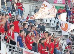  ??  ?? BUENA IMAGEN. Habrá colorido en el partido ante el Córdoba B.