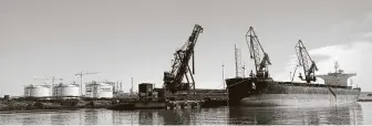  ?? Bob Owen / Staff photograph­er ?? An oil tanker sits empty at Cheniere’s facility on the La Quinta Ship Channel. Despite the rough energy market, Cheniere more than doubled its profit YOY to $375 million in the first quarter.