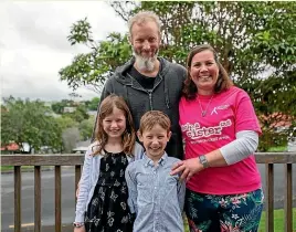  ?? STUFF ?? Nick and Cara Le Mouton and their children Grace and Ethan.