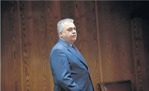 ?? F. SÁNCHEZ/E. P.. ?? Santos Cerdán, a su llegada ayer al Senado para comparecer ante la comisión de investigac­ión sobre la compra de mascarilla­s.