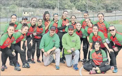  ?? FOTO: F. V. B. S. ?? Combinado tricolor
La selección vasca de sófbol tiene intención de viajar este año a otro torneo internacio­nal