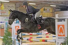  ?? FOTO: GERD HERMANN ?? Lisa Weber vom Ausrichter ZRFV Dingden erreichte mit Valentine den dritten Platz im Springen Klasse A.