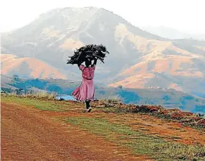  ?? Picture: Tebogo Letsie ?? A woman heads home to Hosiyane village, at Ndwedwe in KwaZulu-Natal. Land ownership is tied to a ‘sense of being and belonging that is at the core of being human’, says the writer.