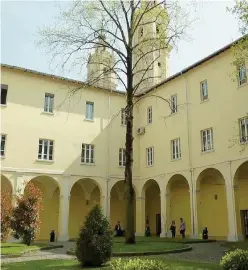  ??  ?? Poca trasparenz­a Un chiostro dell’Università di Parma. Sotto, Paolo Andrei