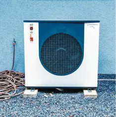  ?? Foto: Laura Ludwig, dpa ?? Luft-Wasser-Wärmepumpe­n entziehen der Umgebung Wärme.
