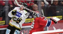  ?? FOTO:
LEHTIKUVA/JUSSI NUKARI ?? Kärpäts Taneli Ronkainen fick matchstraf­f då han träffade IFK-målvakten Markus Ruusu i huvudet med sin axel.