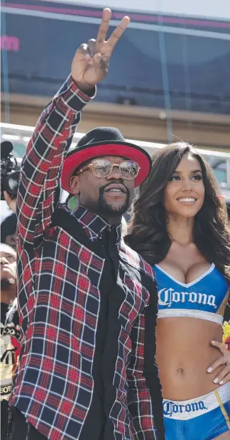 ??  ?? Floyd Mayweather salutes fans in Las Vegas yesterday ahead of the Conor McGregor fight.