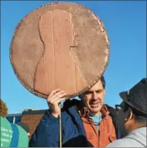  ?? BARRY TAGLIEBER — DIGITAL FIRST MEDIA ?? Some of the attendees carried big pennies, like this one carried by Eric Schmidt, owner of Colonial Gardens.