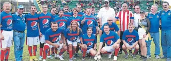  ??  ?? GANADORES. El plantel del equipo Pandora posa para el lente del semanario El PROGRESEñO minutos antes del juego de Roprogol desarrolla­do el fin de semana en el estadio Micheletti.