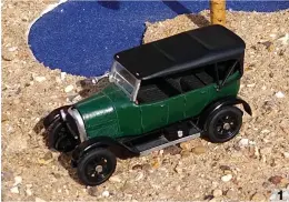  ??  ?? 1 1
2 Franklin Mint 1912 RollsRoyce Silver Ghost.